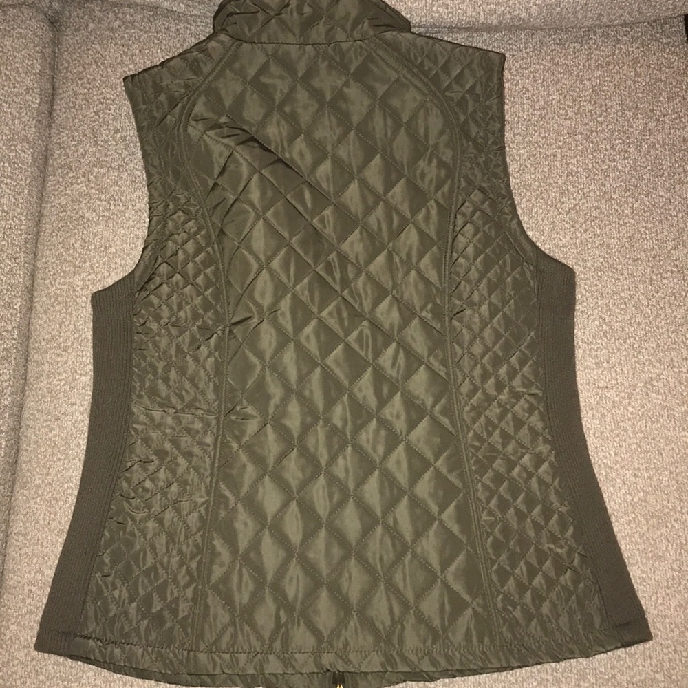 Fall Army Green Vest - Picture 3 of 3